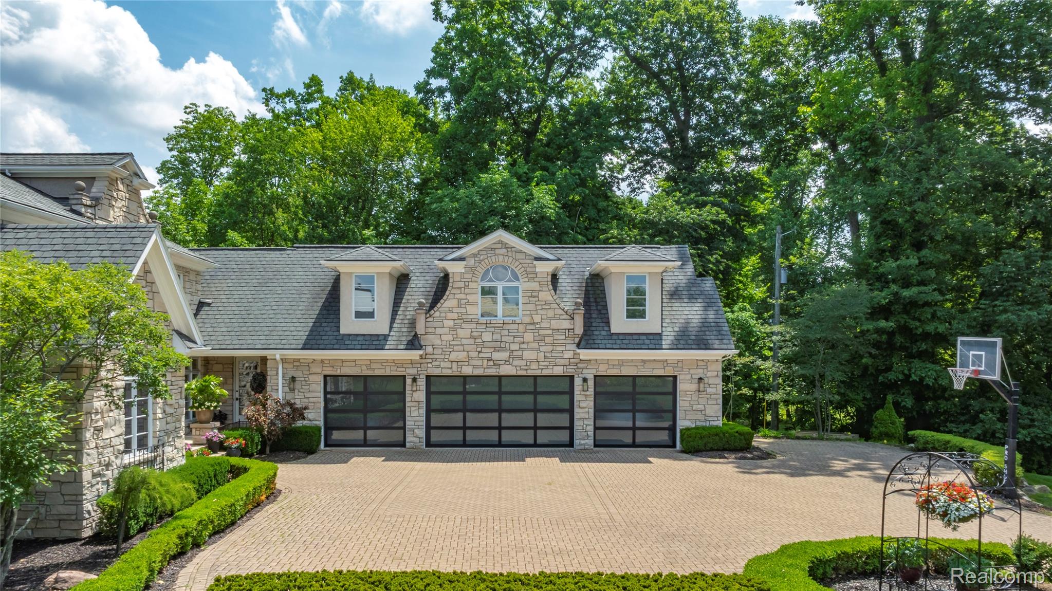 4326 COMMERCE Road