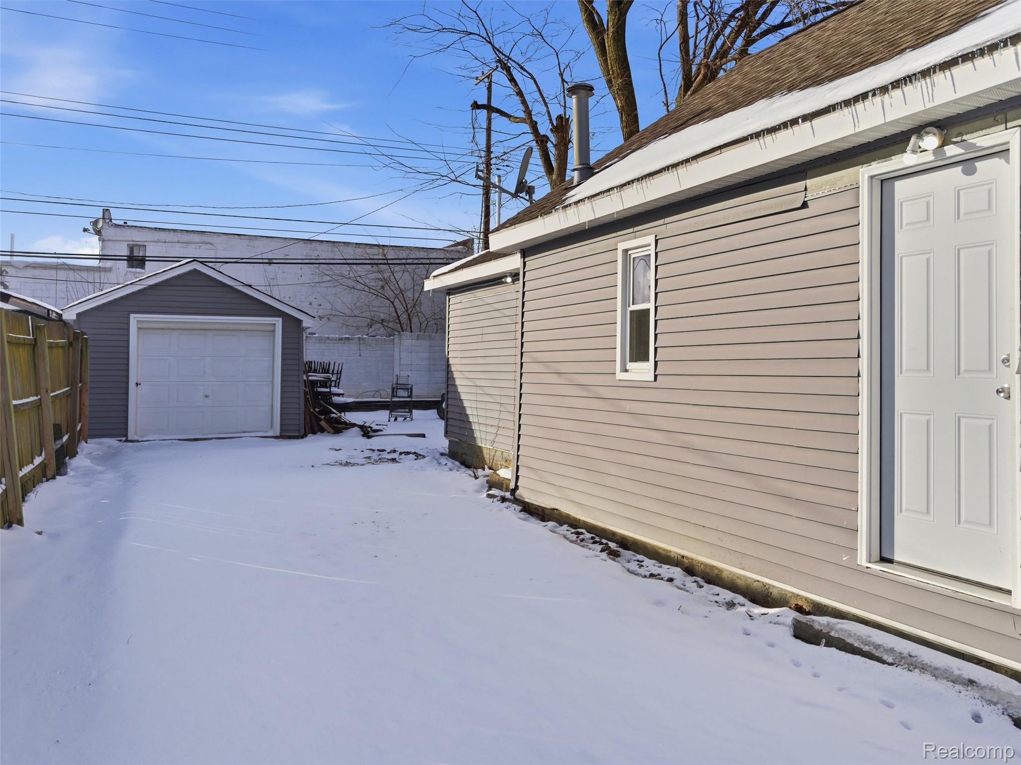 23449 Carlisle Avenue