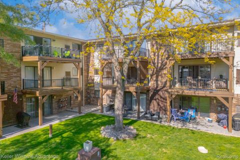 895 S PONTIAC Trail C206 Walled Lake City MI 48390