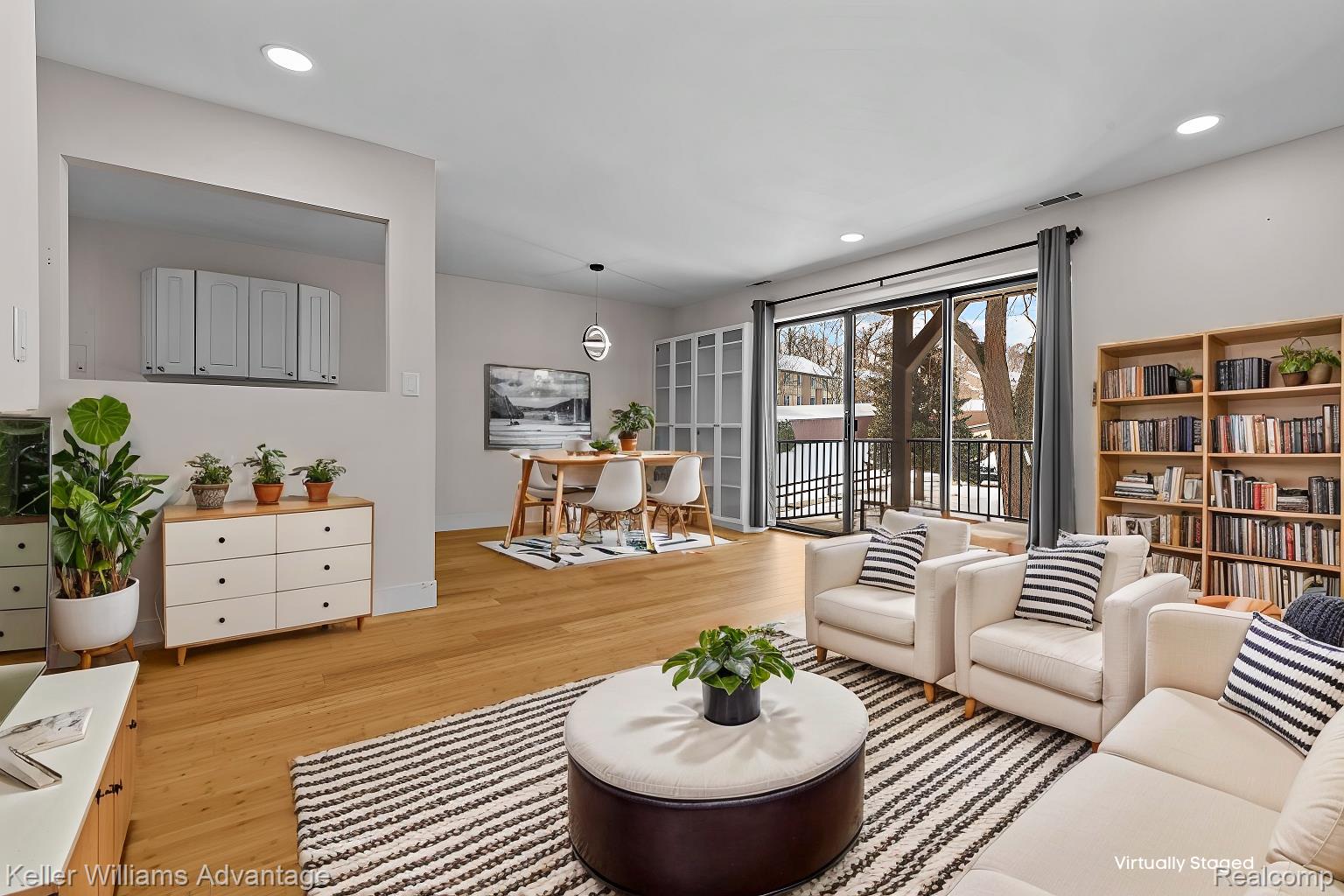 895 S PONTIAC Trail C206