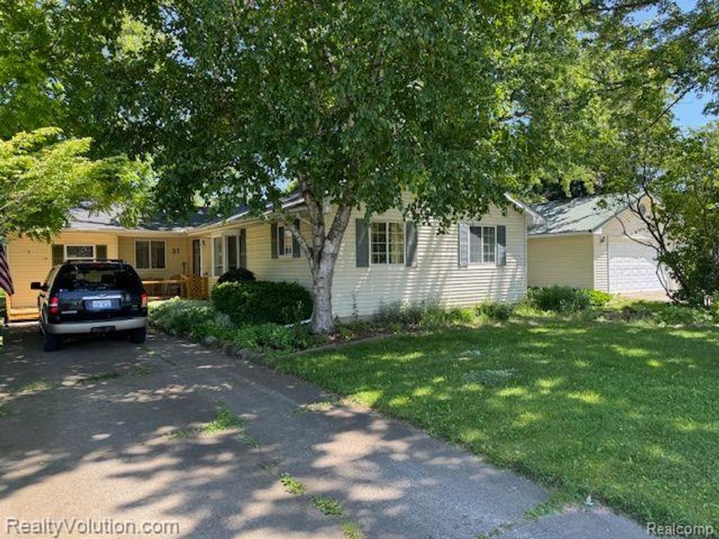 Photo of 37 MAPLE VALLEY Street, Sandusky City, MI 48471 (MLS # 20251052318)