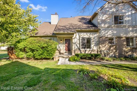 2588 Maple Forest Court Wixom City MI 48393