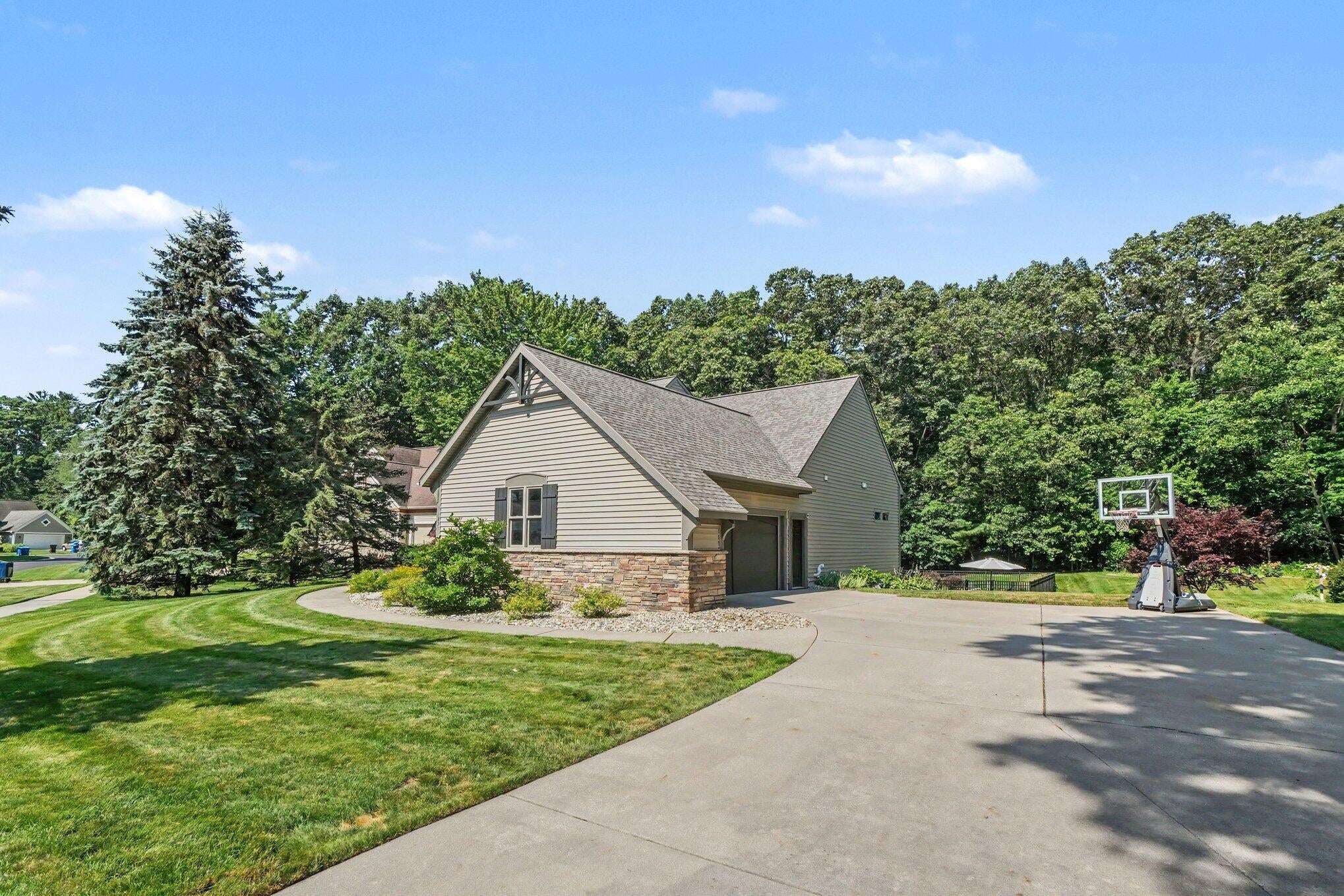 16033 Waterleaf Trail