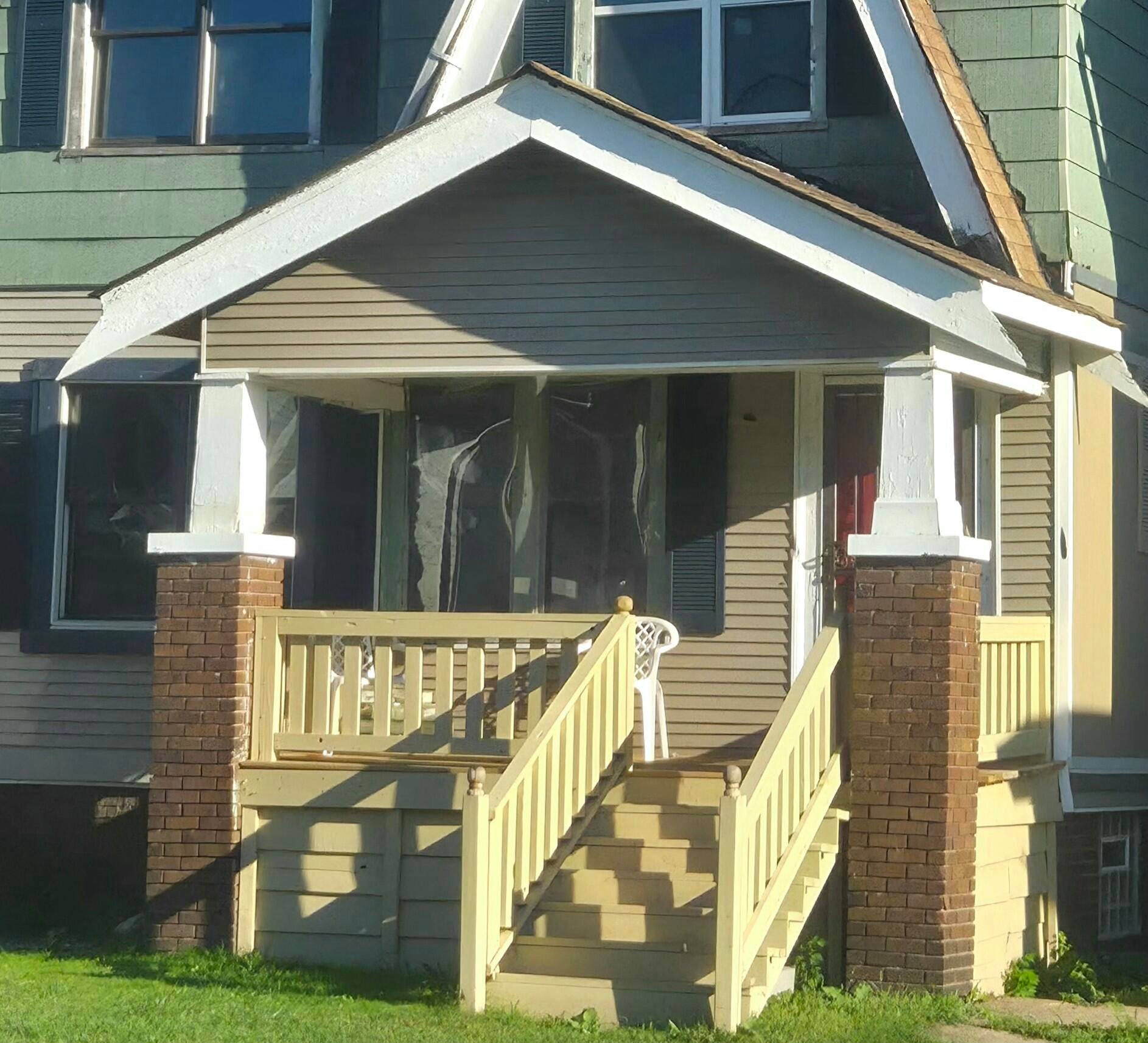 2537 Fullerton Street