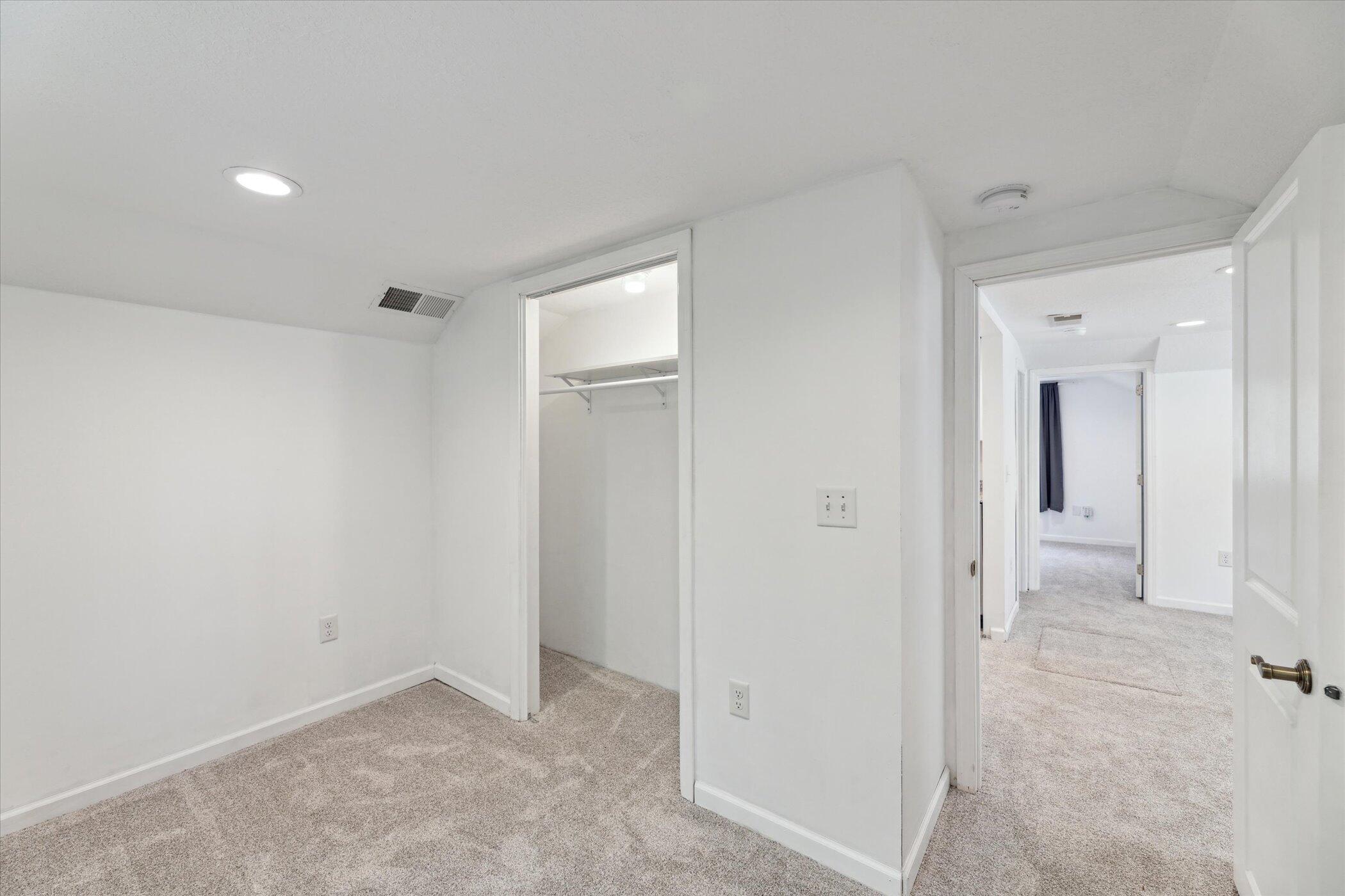 Kalamazoo City Kalamazoo, Michigan 49001, United States, 2 Bedrooms Bedrooms, ,1 BathroomBathrooms,Residential,Pending,132654