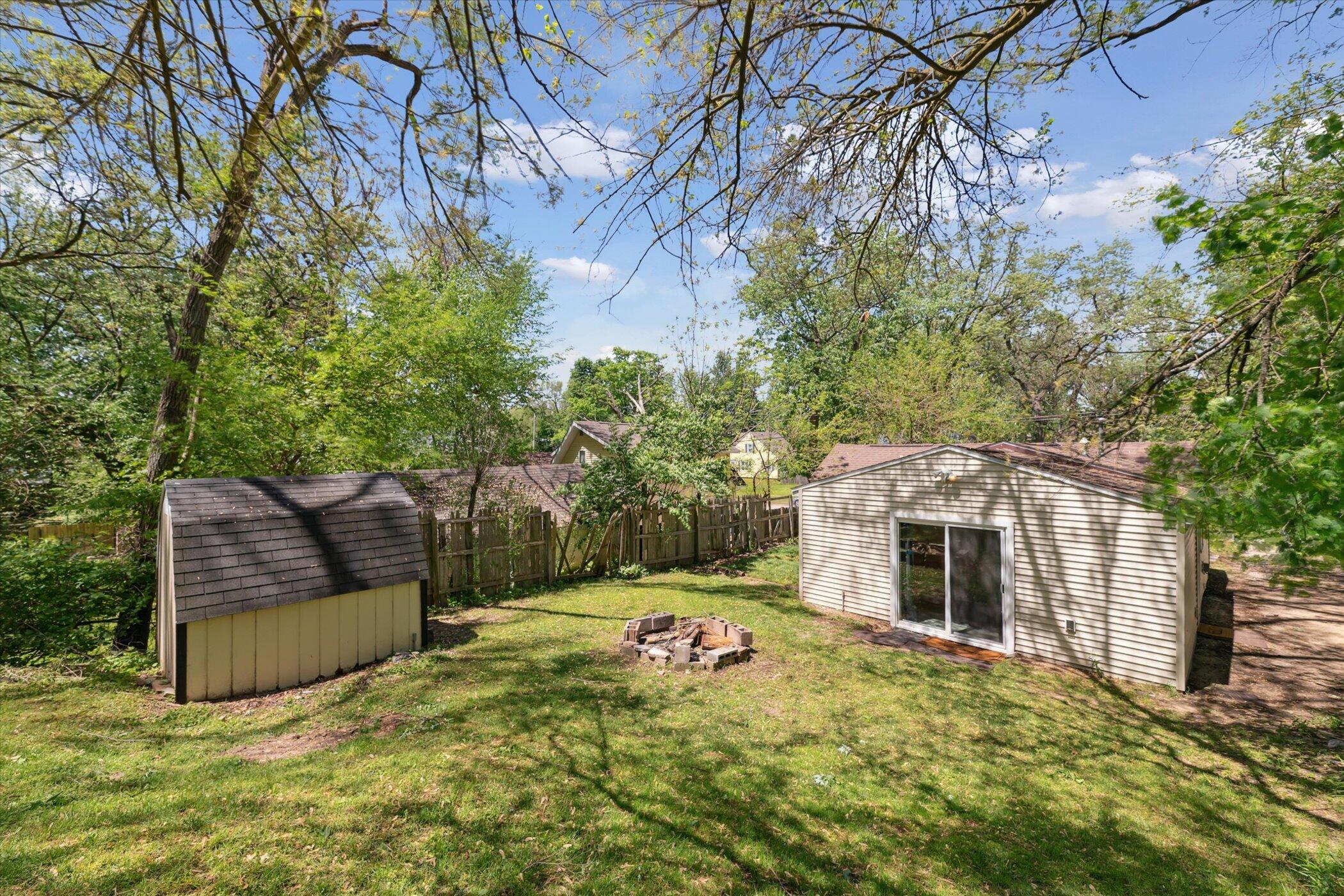 Kalamazoo City Kalamazoo, Michigan 49001, United States, 2 Bedrooms Bedrooms, ,1 BathroomBathrooms,Residential,Pending,132654