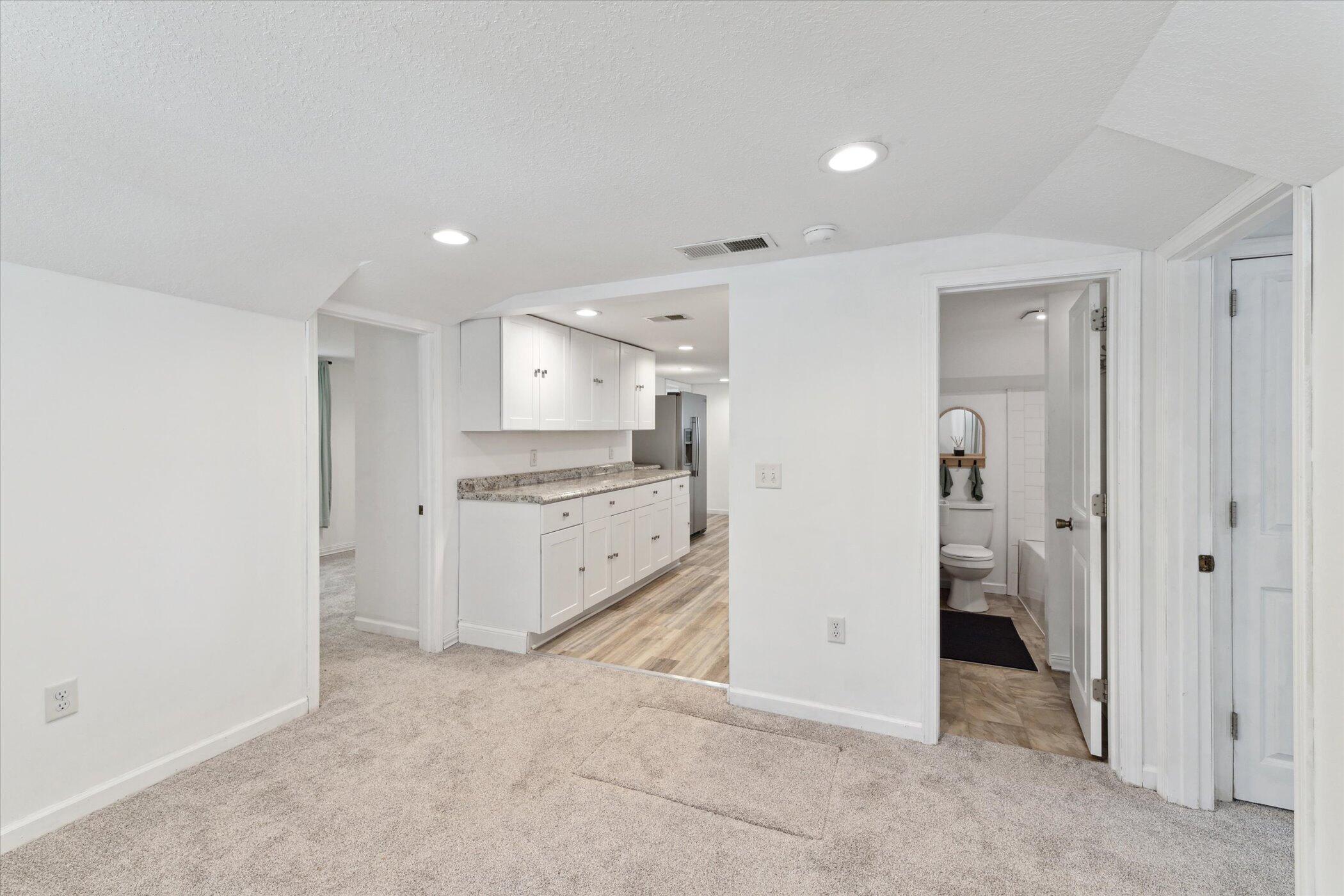 Kalamazoo City Kalamazoo, Michigan 49001, United States, 2 Bedrooms Bedrooms, ,1 BathroomBathrooms,Residential,Pending,132654