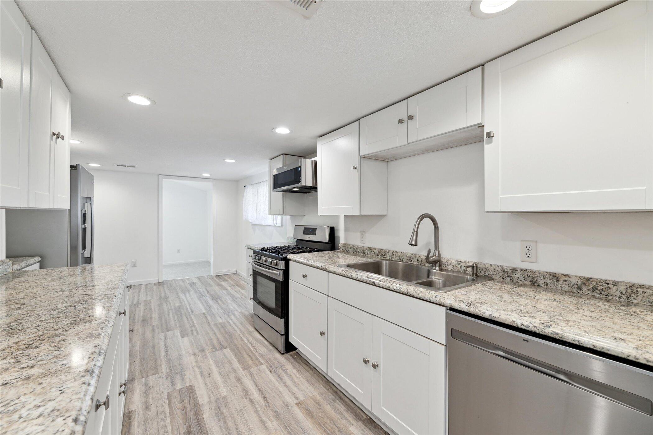 Kalamazoo City Kalamazoo, Michigan 49001, United States, 2 Bedrooms Bedrooms, ,1 BathroomBathrooms,Residential,Pending,132654