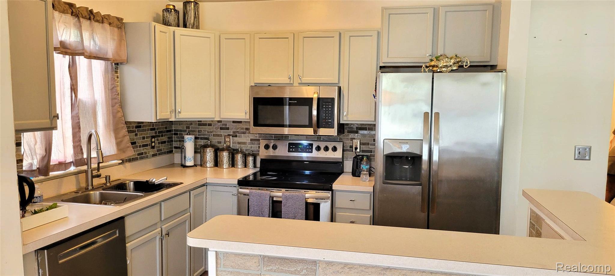 Grand Blanc City, Michigan 48439, United States, 3 Bedrooms Bedrooms, ,3 BathroomsBathrooms,Residential,Active,221393