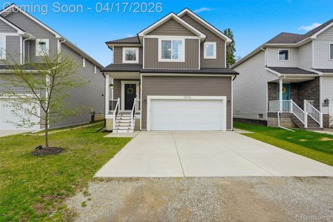 15918 Camperdown Avenue Clinton Charter Township MI 48035