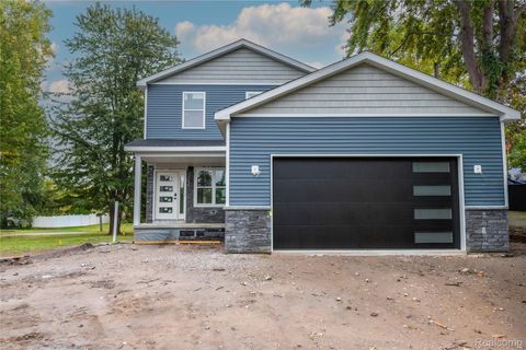 39856 Elmite Harrison Charter Township MI 48045