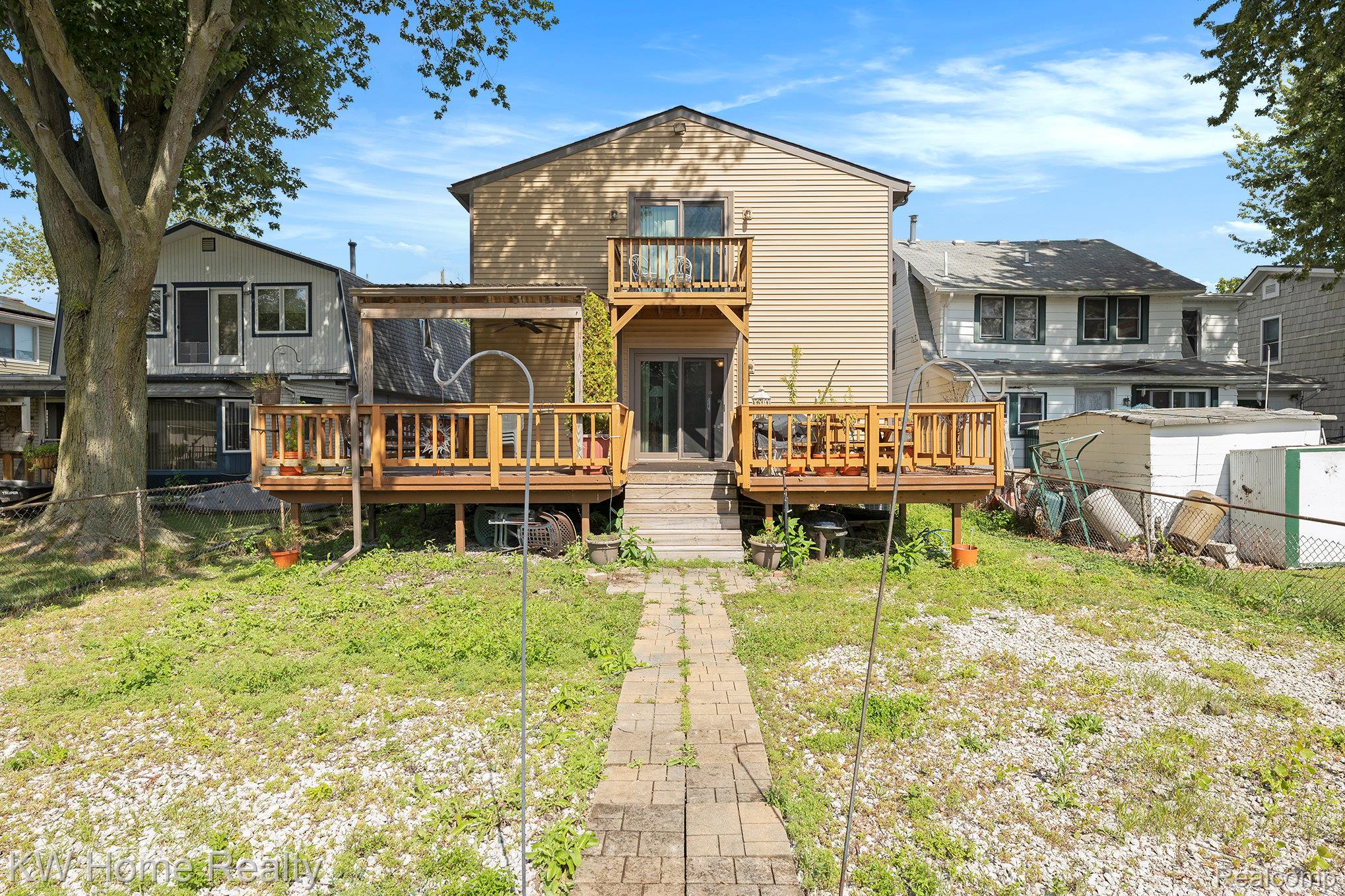 37881 Sunnybrook Street