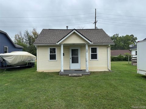 108 W Brooklyn Avenue Pontiac City MI 48340