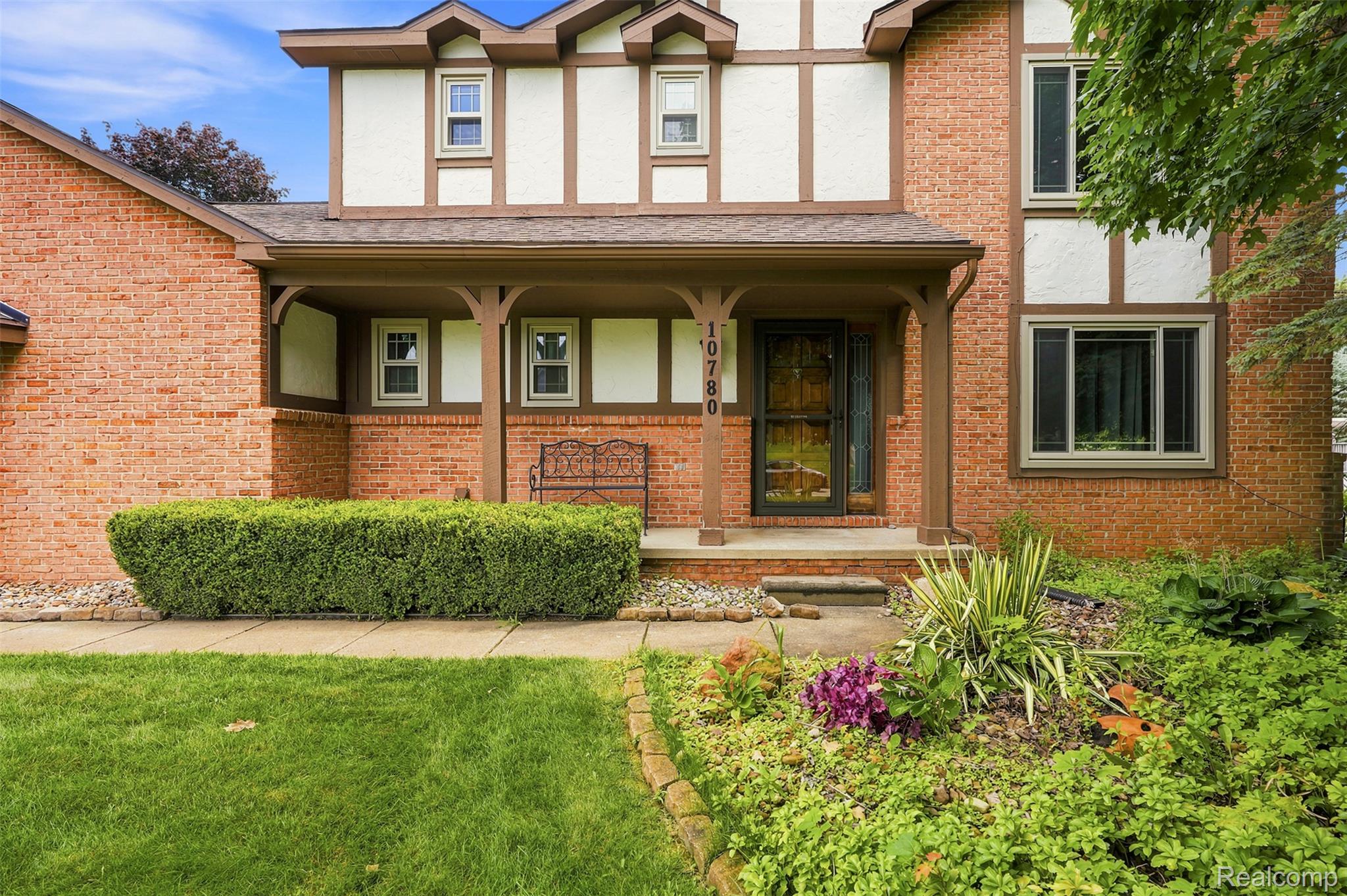 10780 Oxbow Lakeshore Drive
