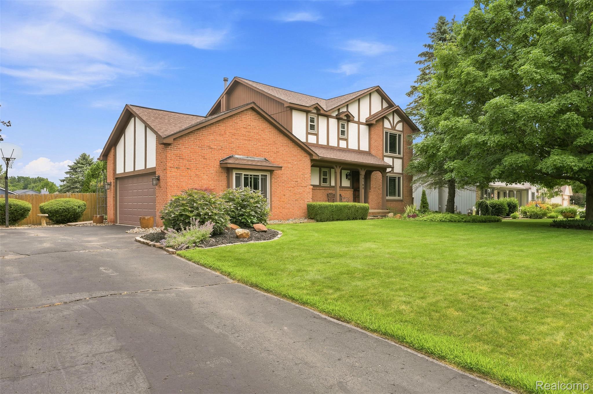 10780 Oxbow Lakeshore Drive
