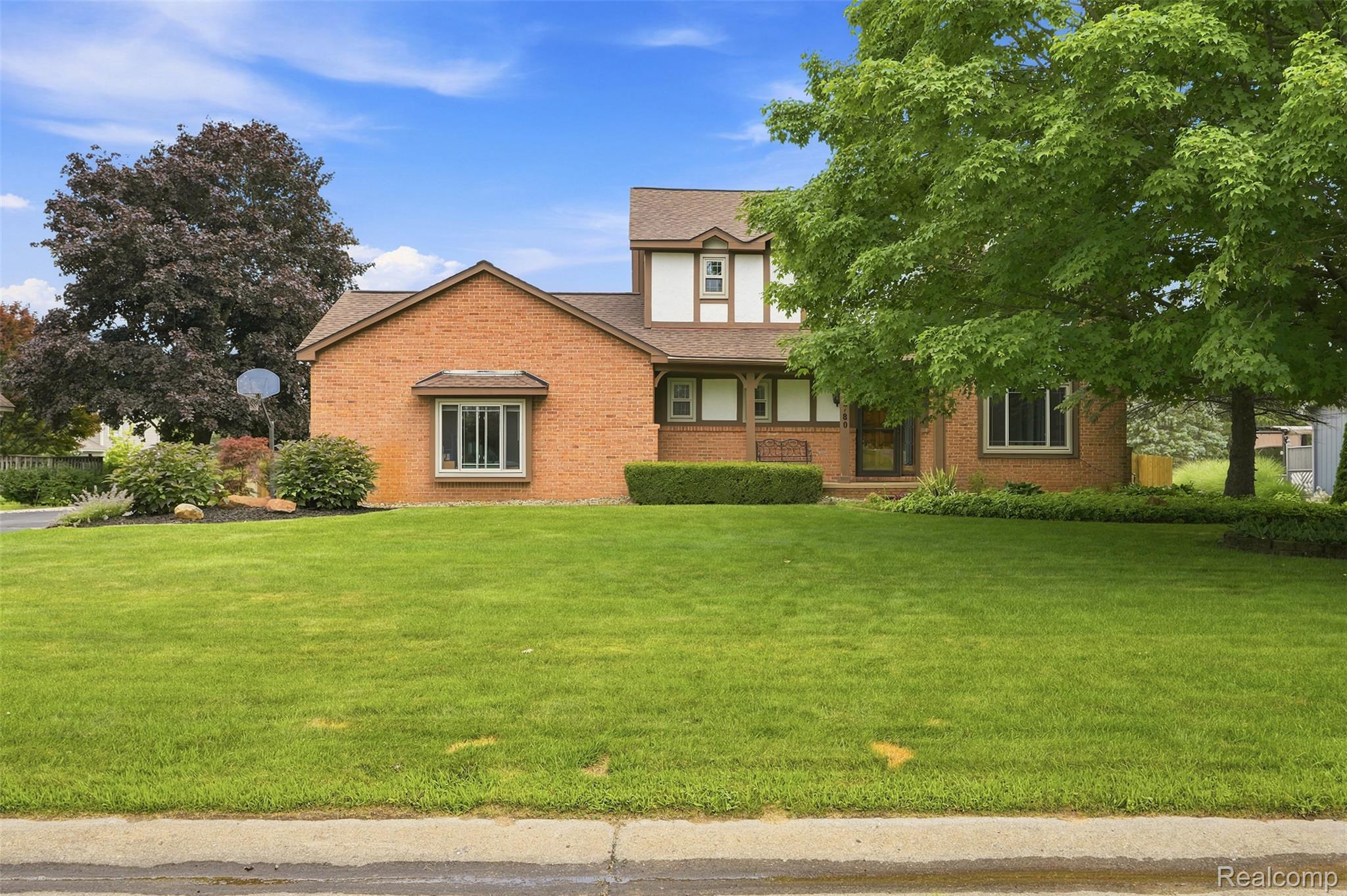 10780 Oxbow Lakeshore Drive