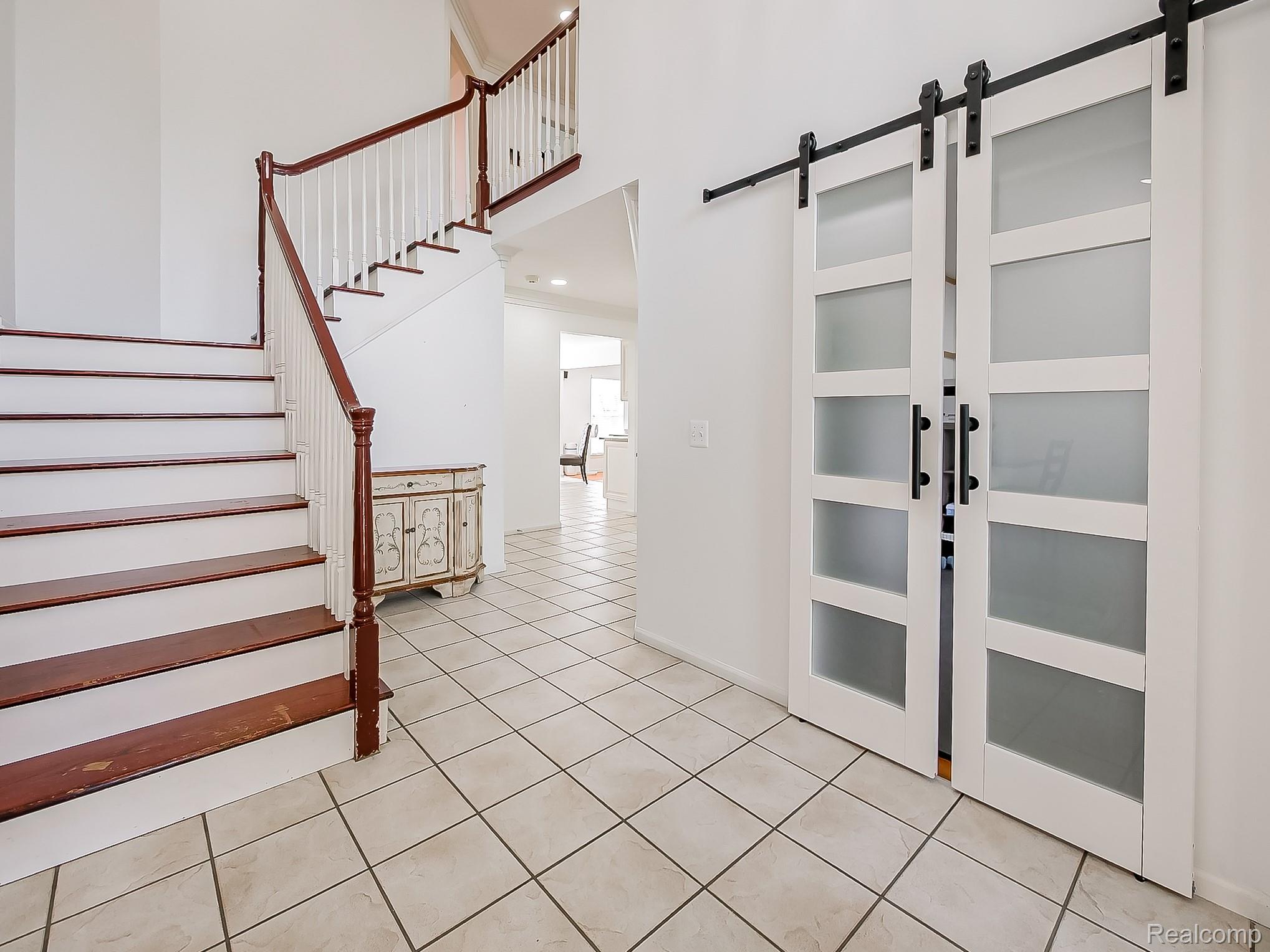 5221 Sandlewood Drive