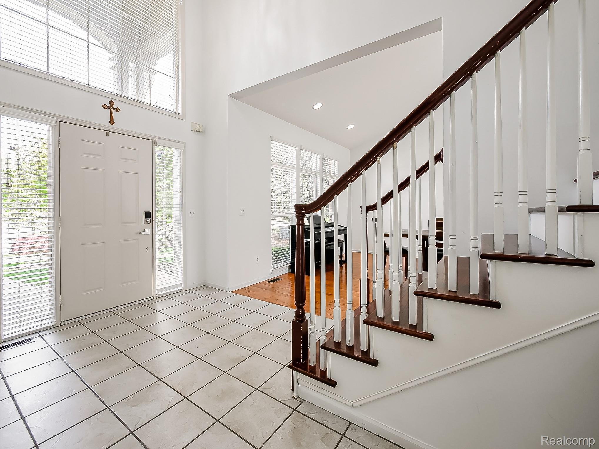 5221 Sandlewood Drive