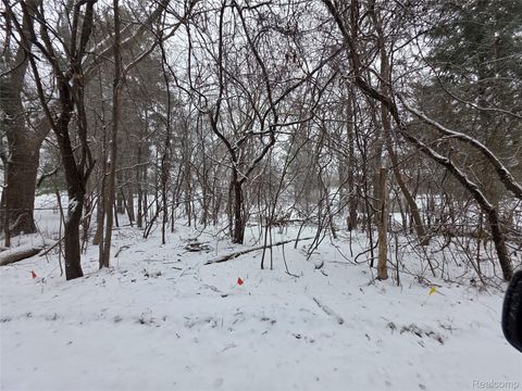 2375 Greenlawn Avenue Bloomfield Charter Township MI 48302