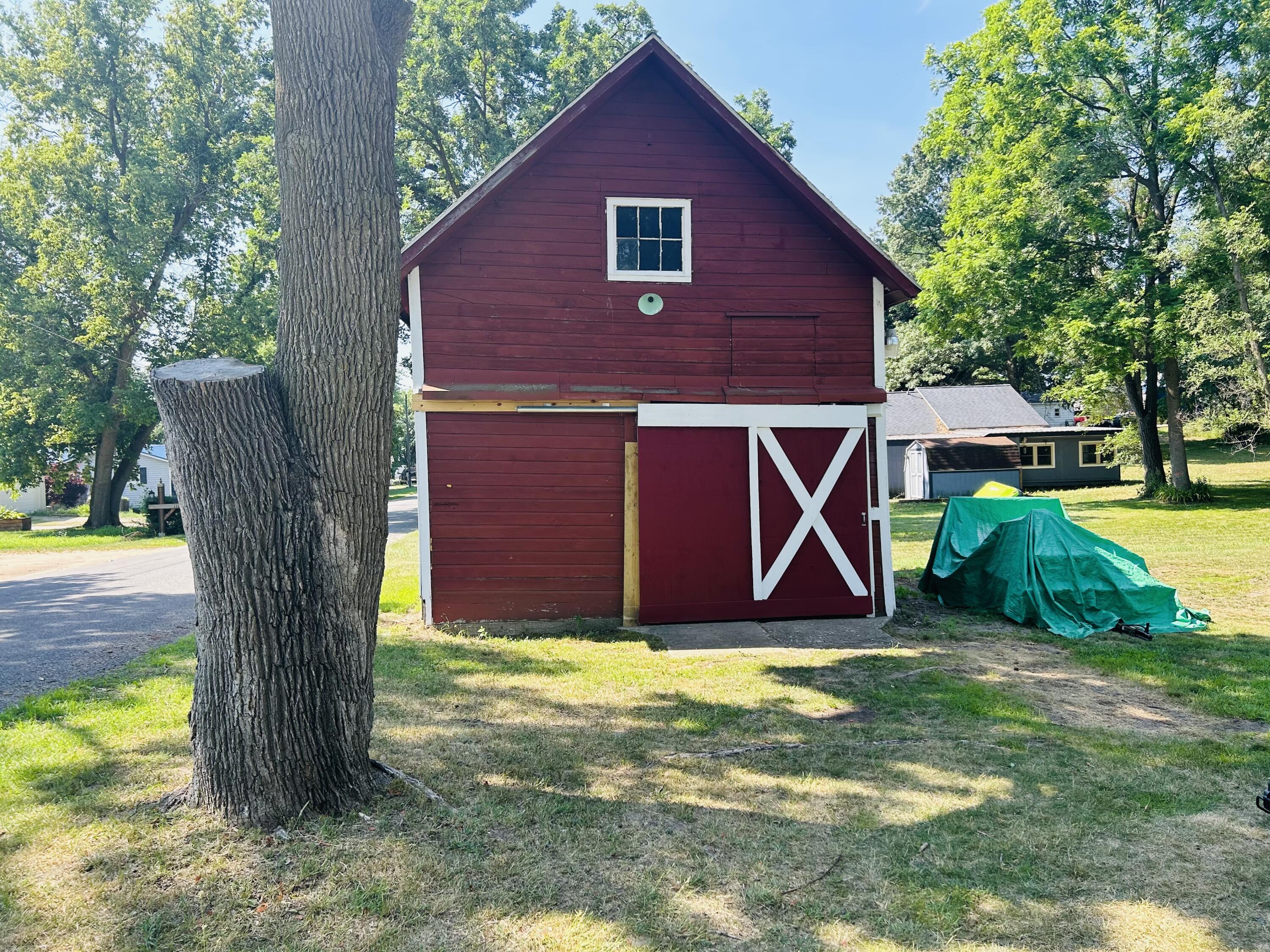 609 E Van Deinse Street