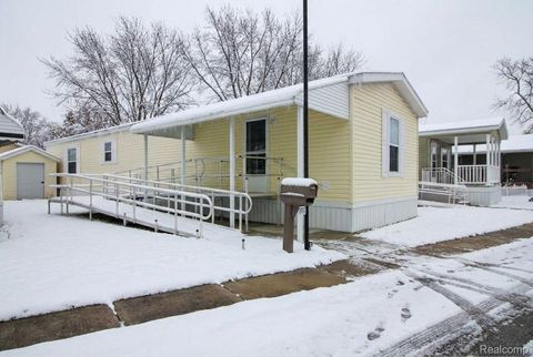 Photo of 197 Jay Street, Dearborn Heights City, MI 48127 (MLS # 20251050622)