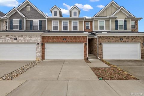 809 Courtland Ln Troy City MI 48085