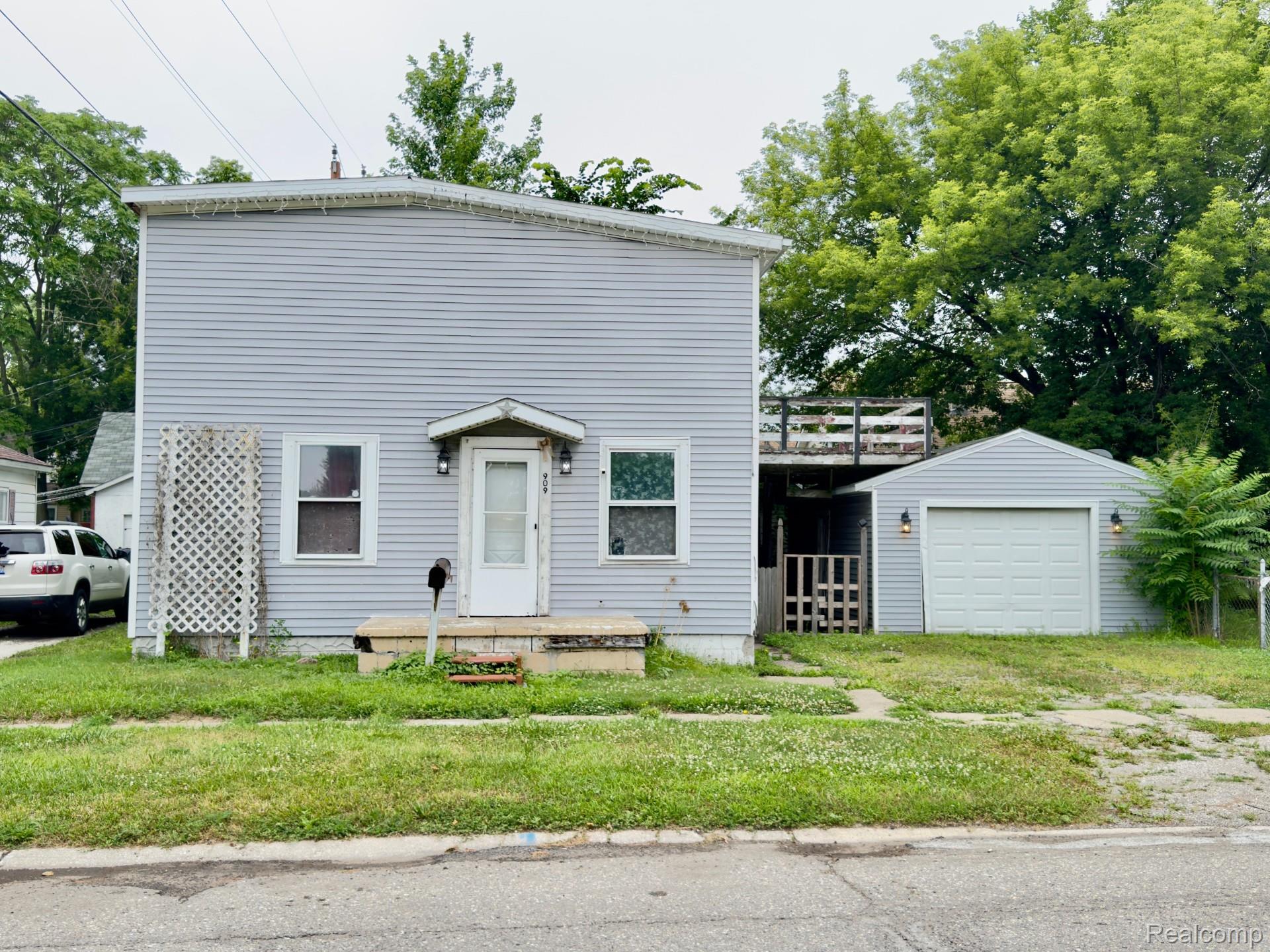 909 Elmwood Street