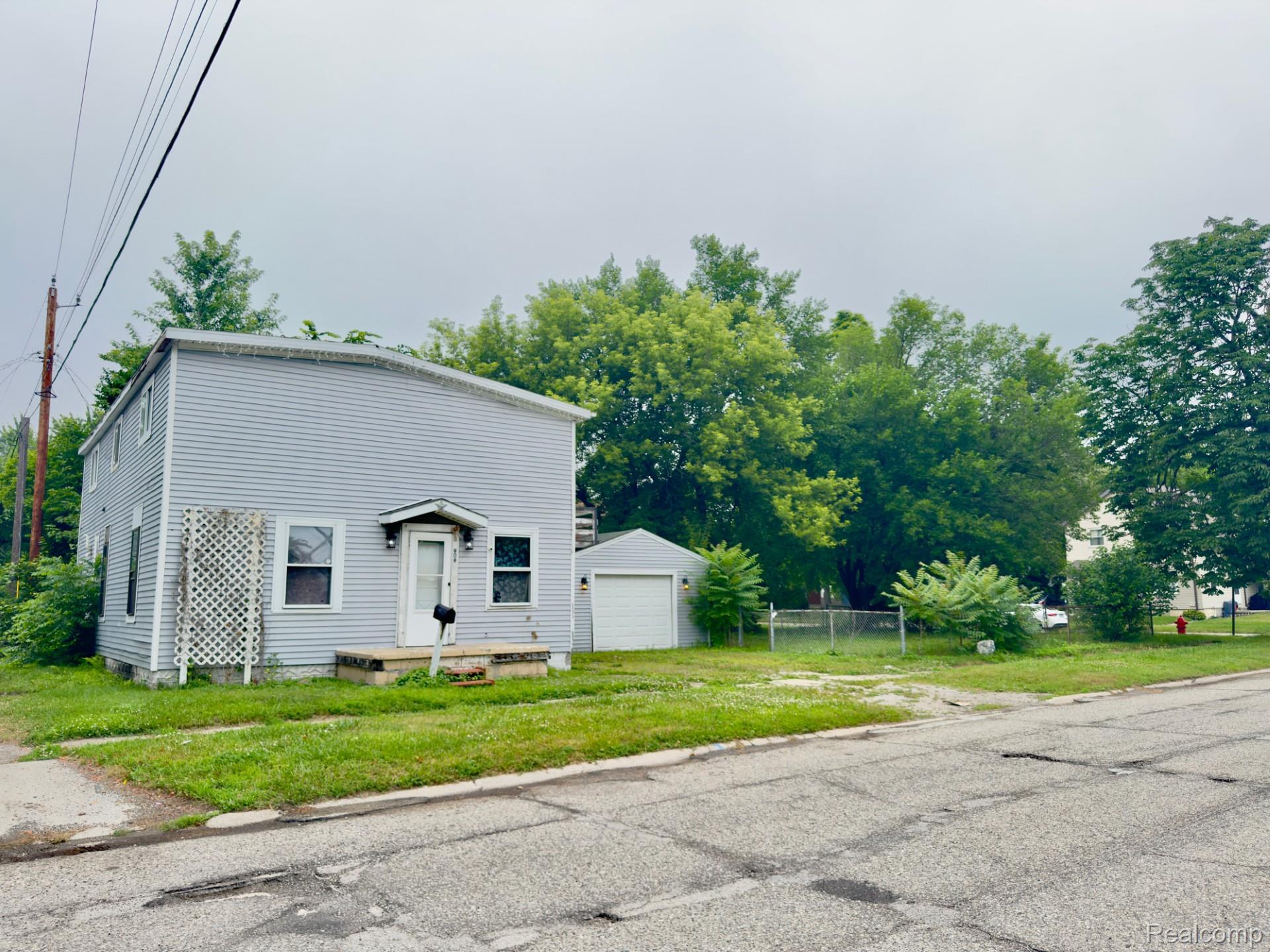 909 Elmwood Street