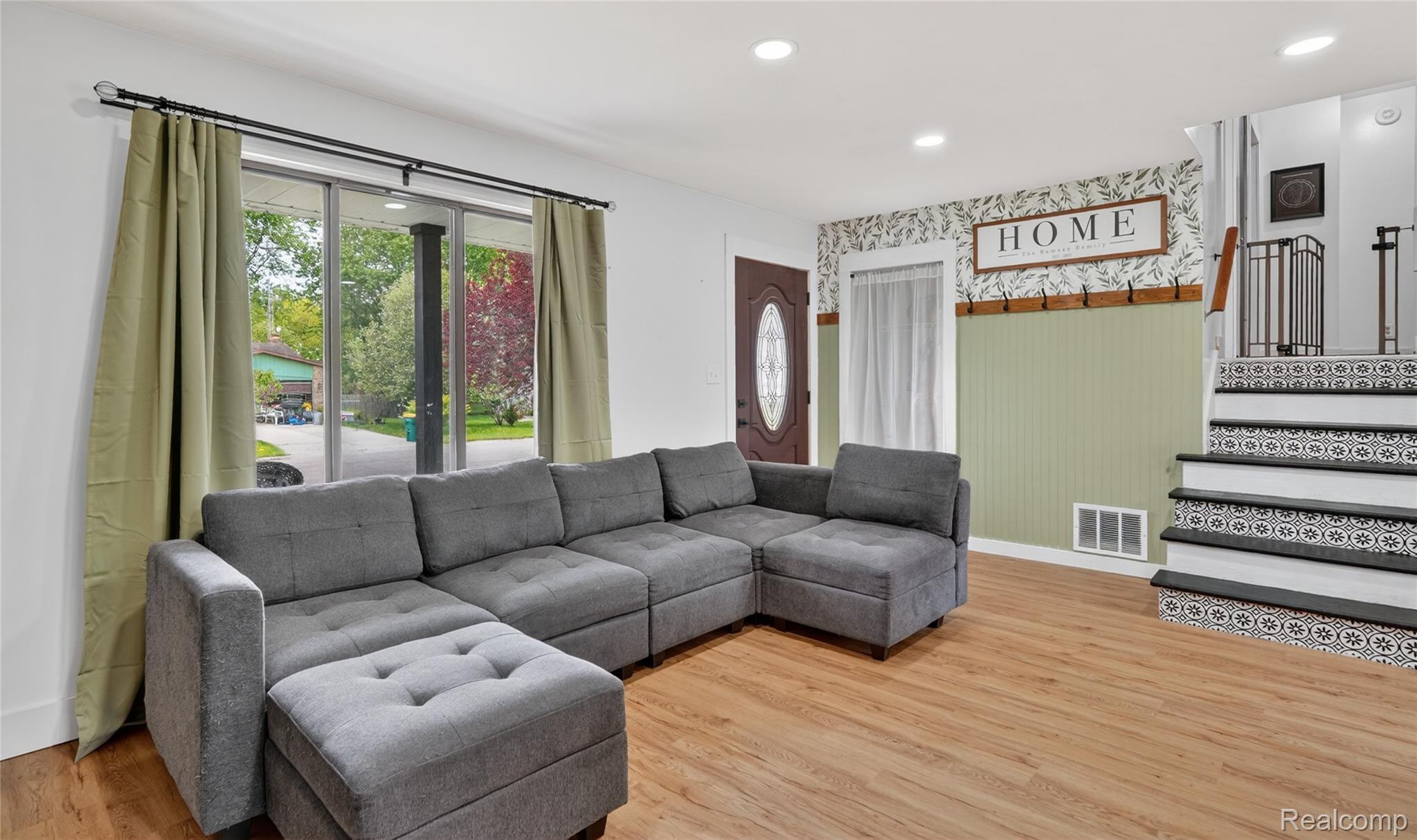 9386 Woodside Trail