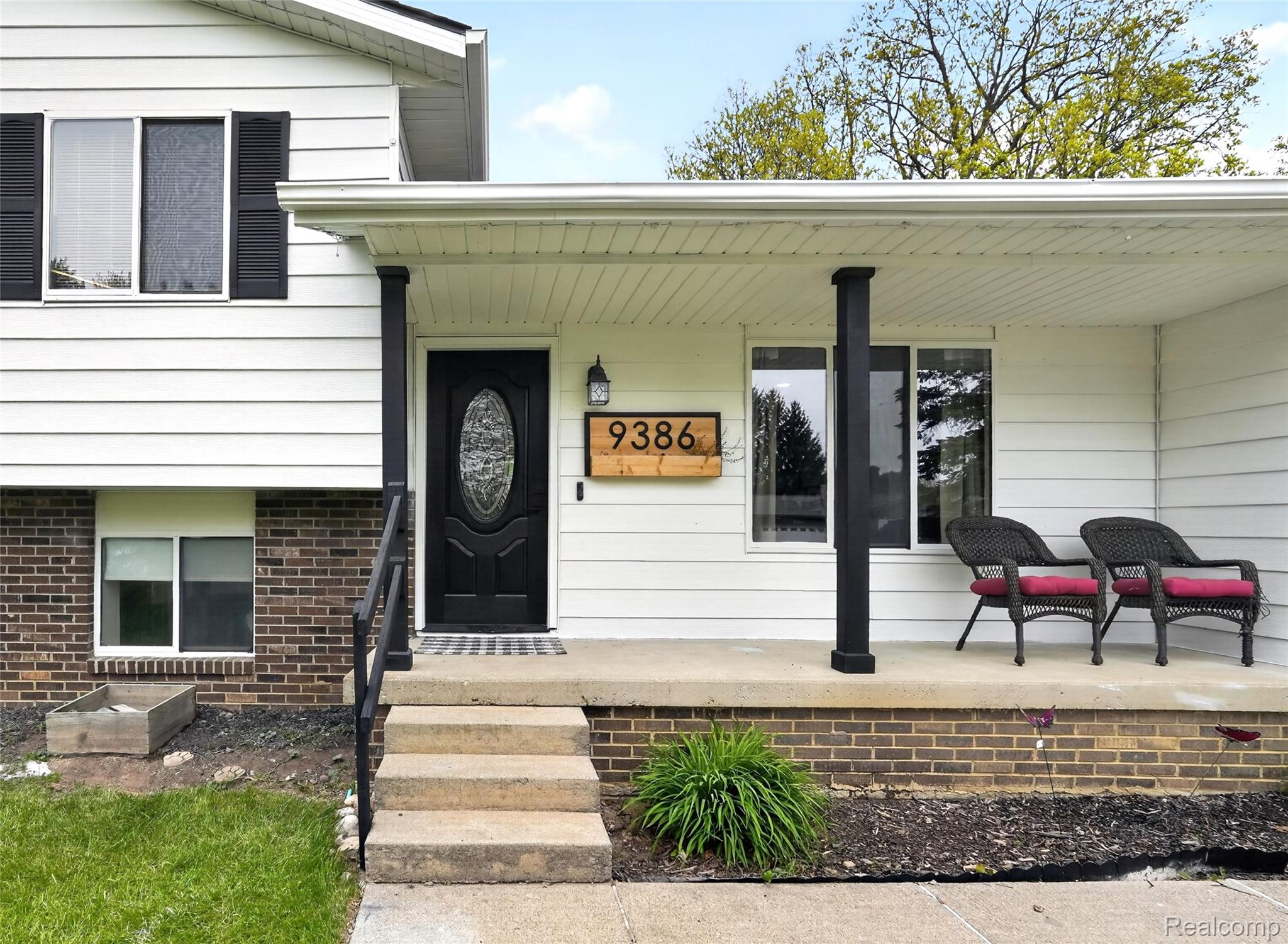 9386 Woodside Trail