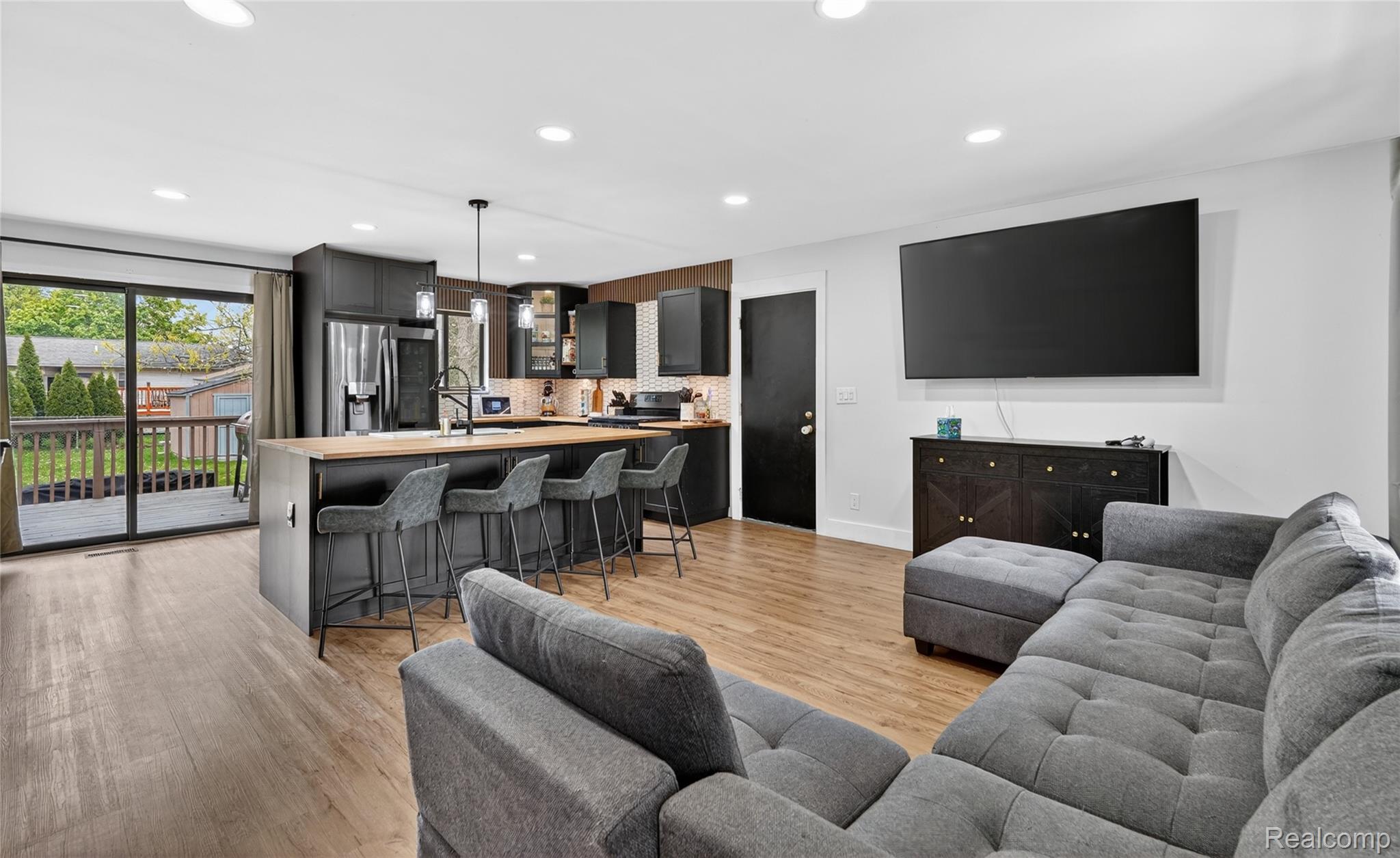 9386 Woodside Trail
