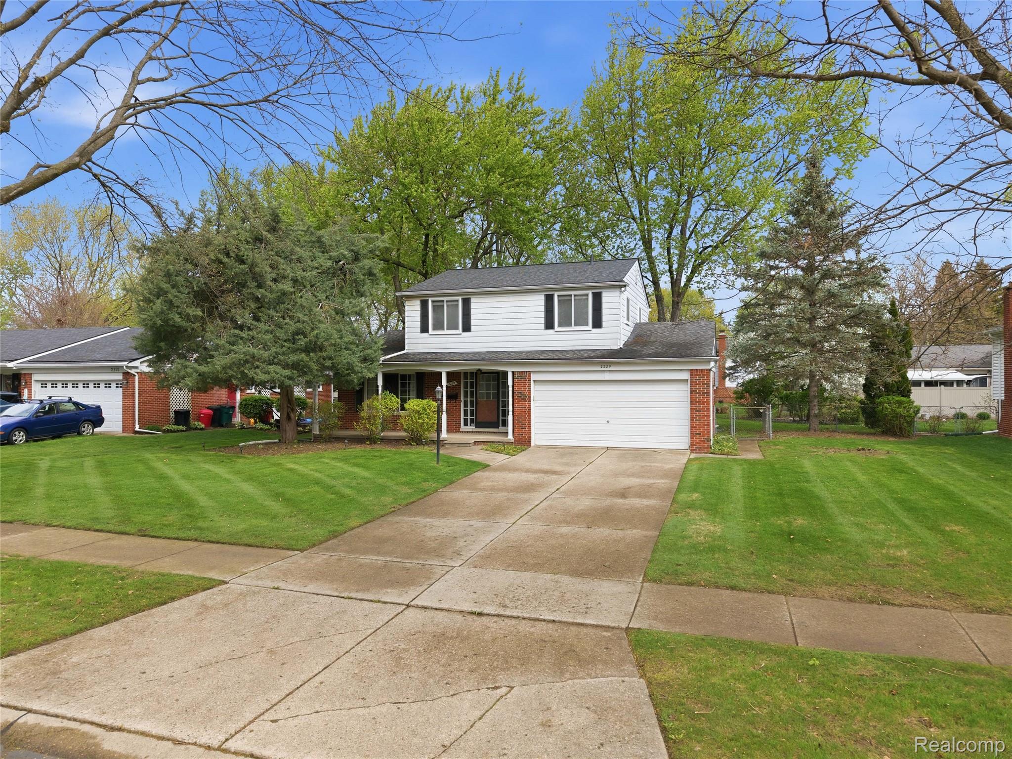 2229 Hillcrescent Drive