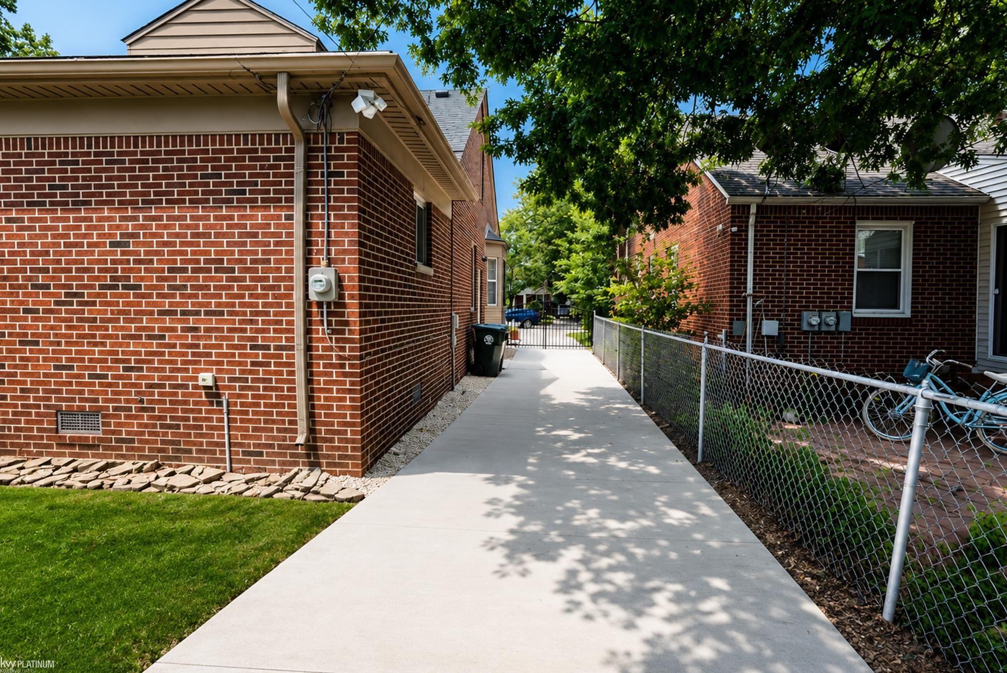 2118 Lennon Street