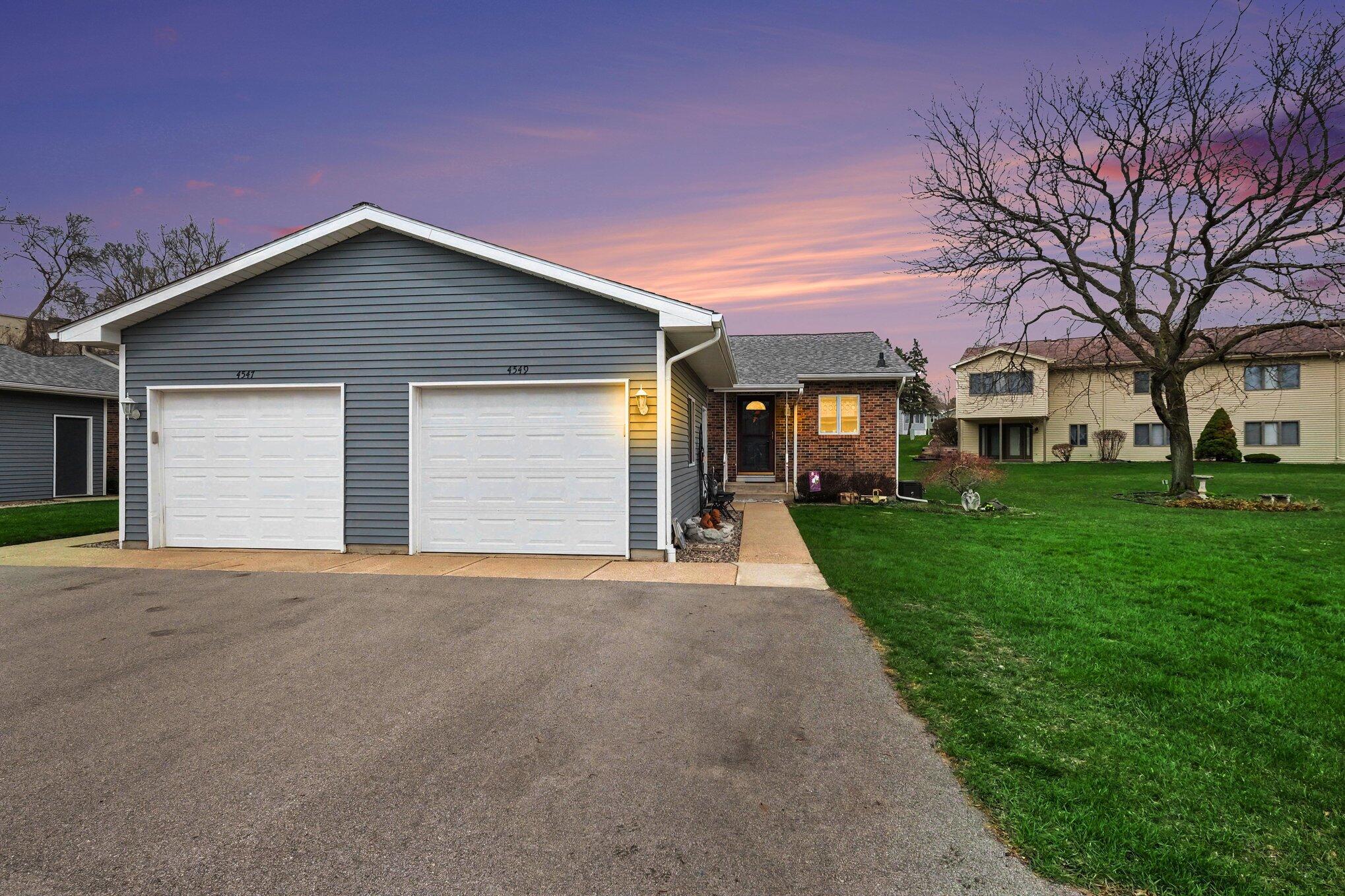 4549 N Valley Drive NE