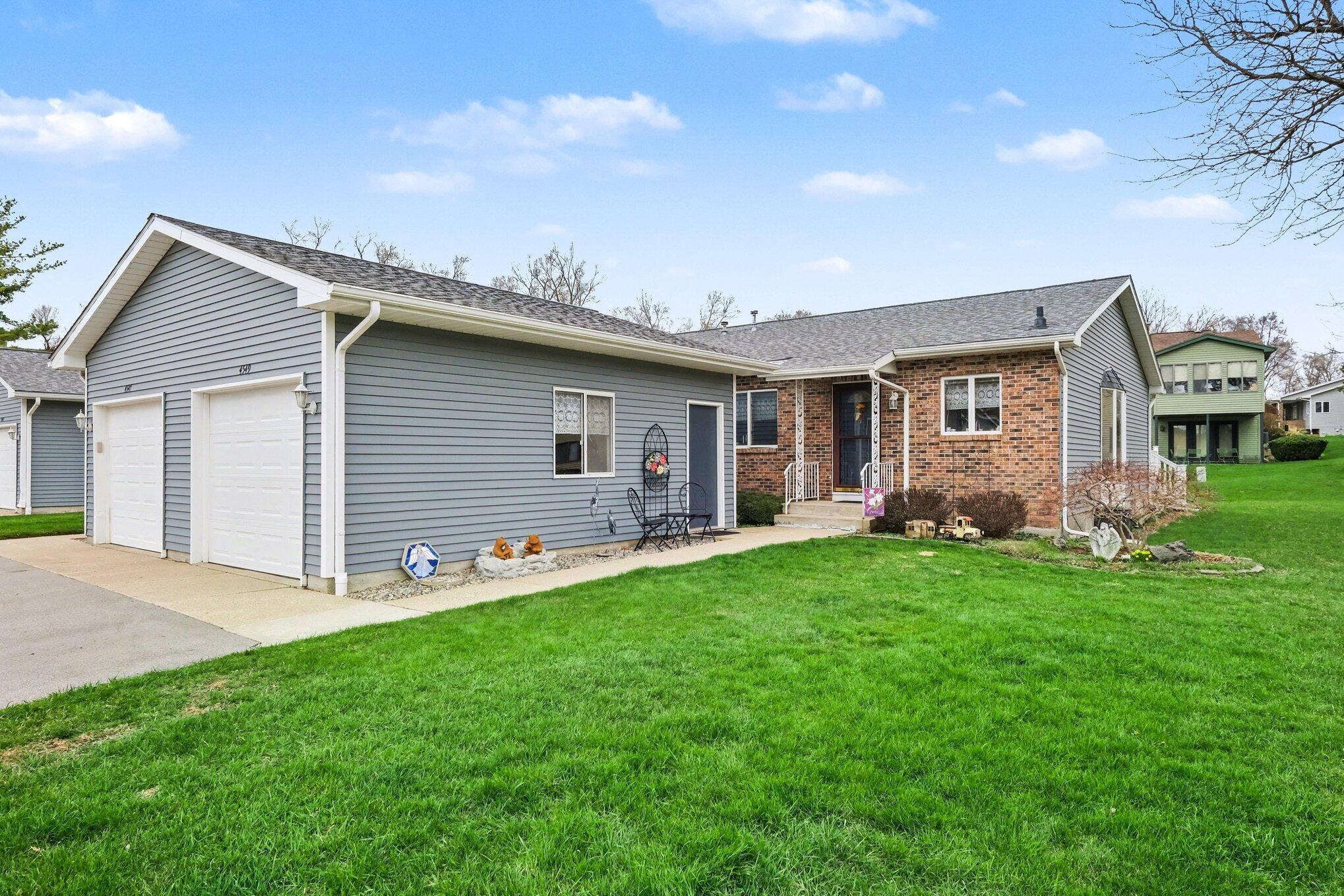 4549 N Valley Drive NE