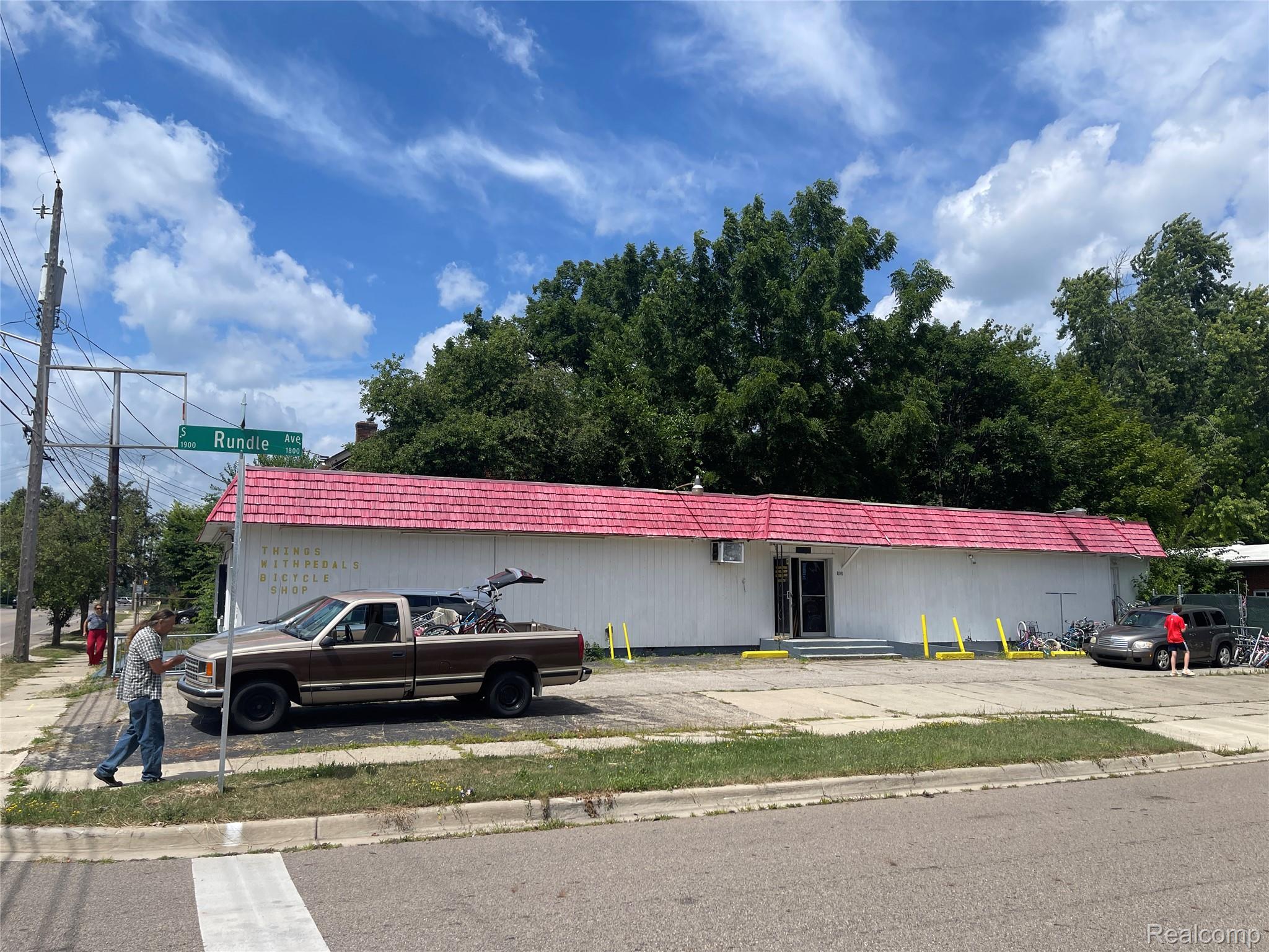 800 W Mount Hope Avenue