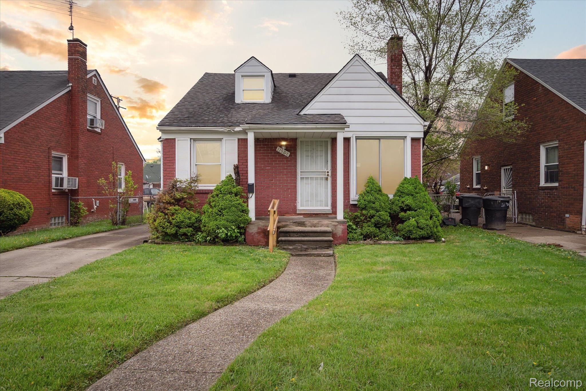 11908 ROXBURY Street