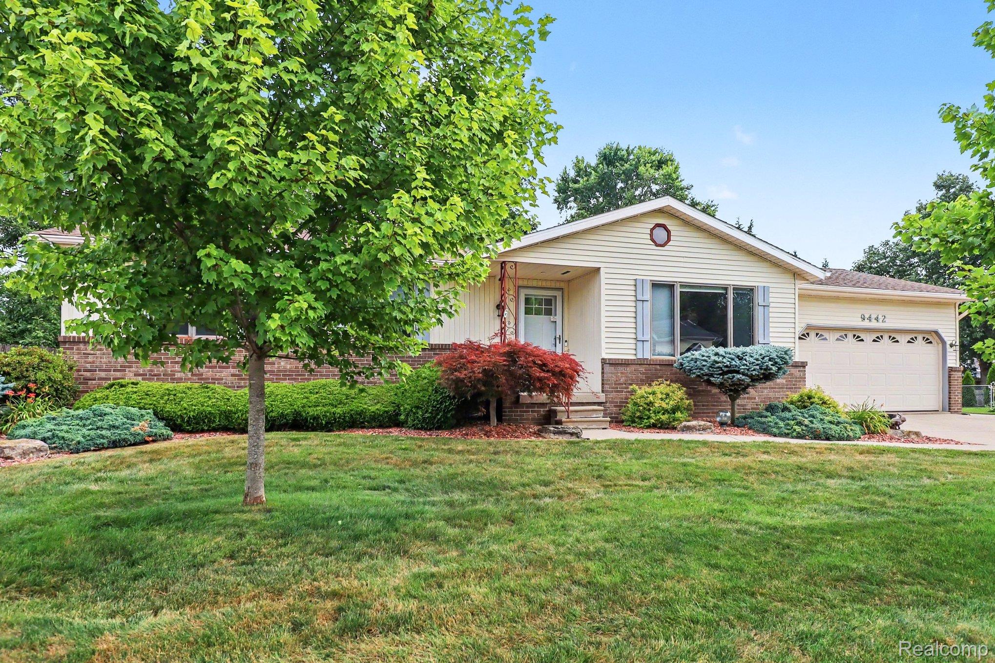 9442 WOODSIDE Trail