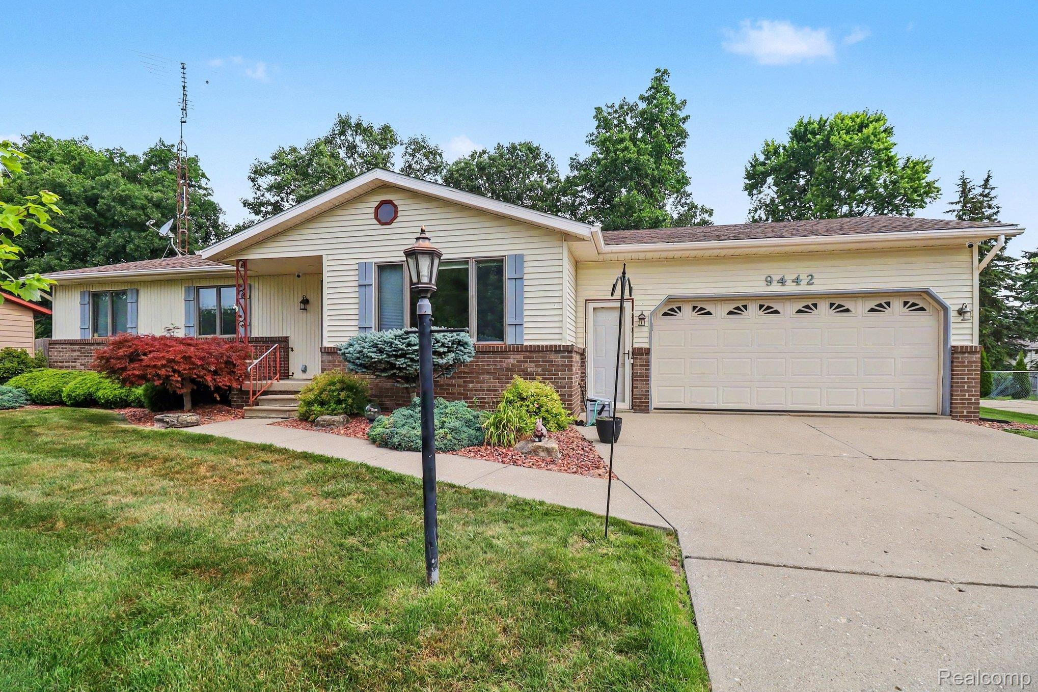 9442 WOODSIDE Trail