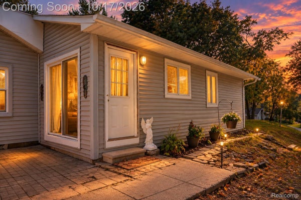 58 OMAR ST, PONTIAC, MI 48342 - Image 12680569e23829f0fe58e914a0baa42e/2277392674