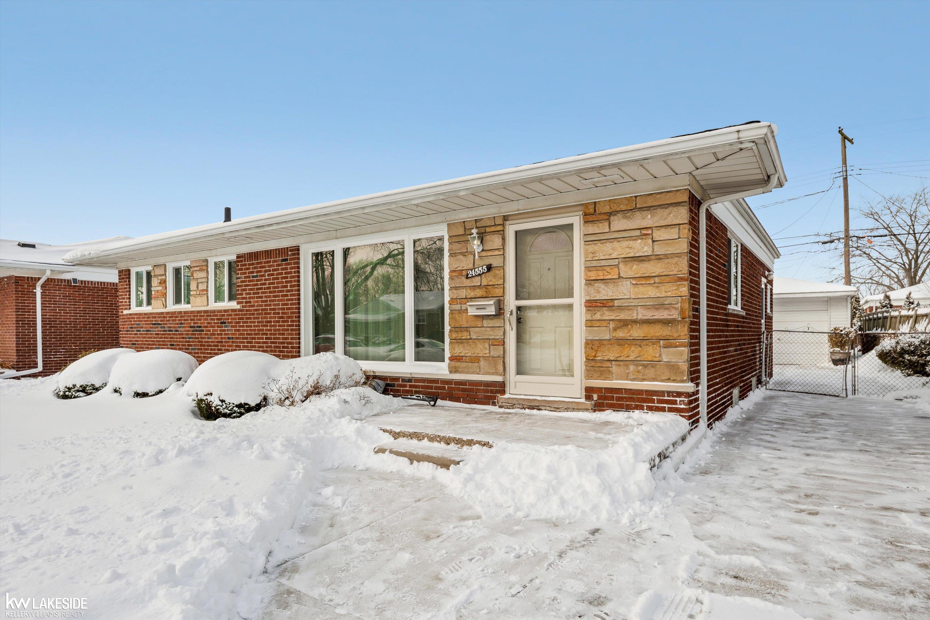 24555 Willowby Avenue