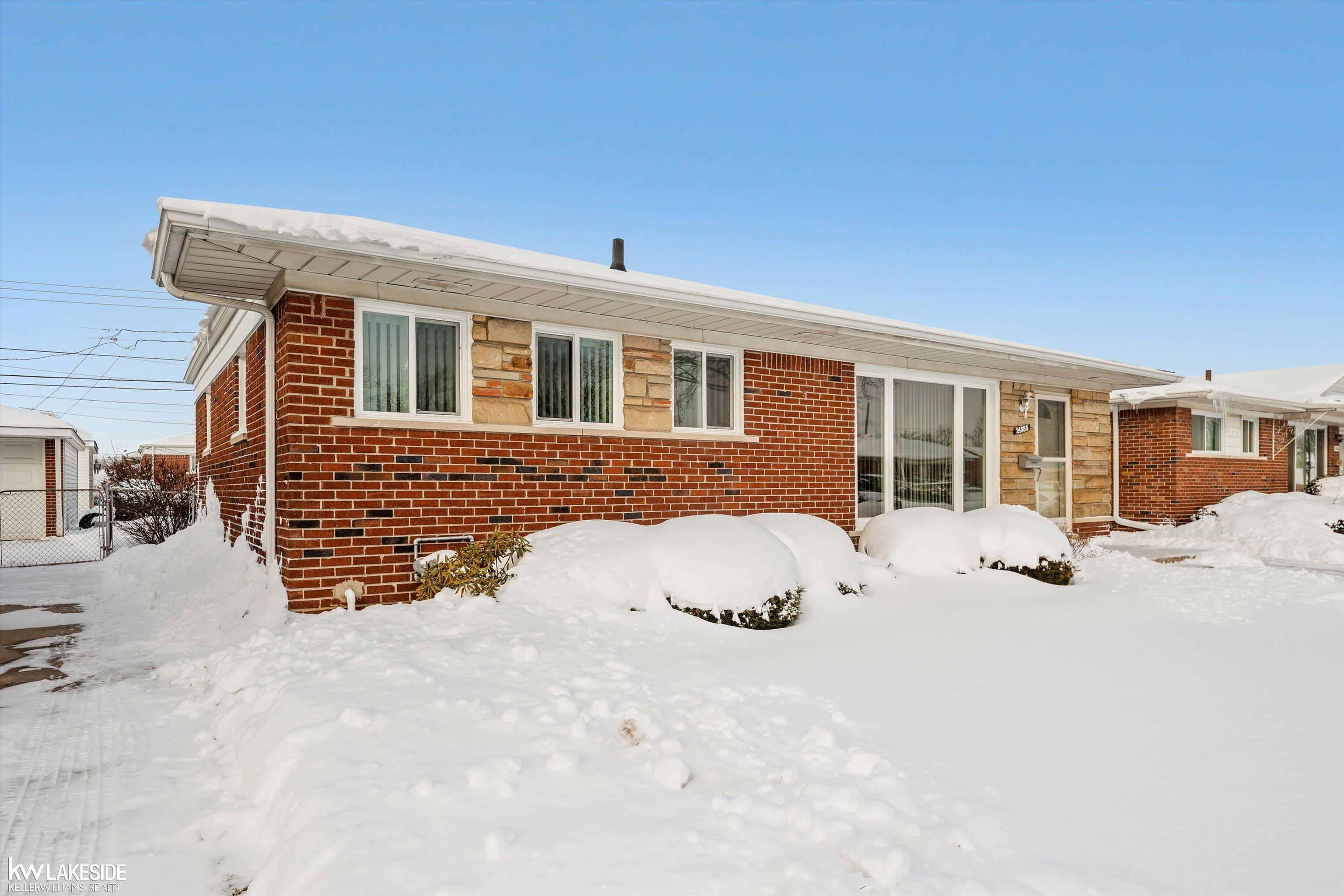 24555 Willowby Avenue