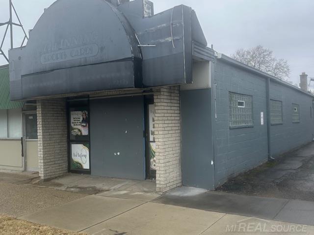 22125-33 Gratiot Avenue