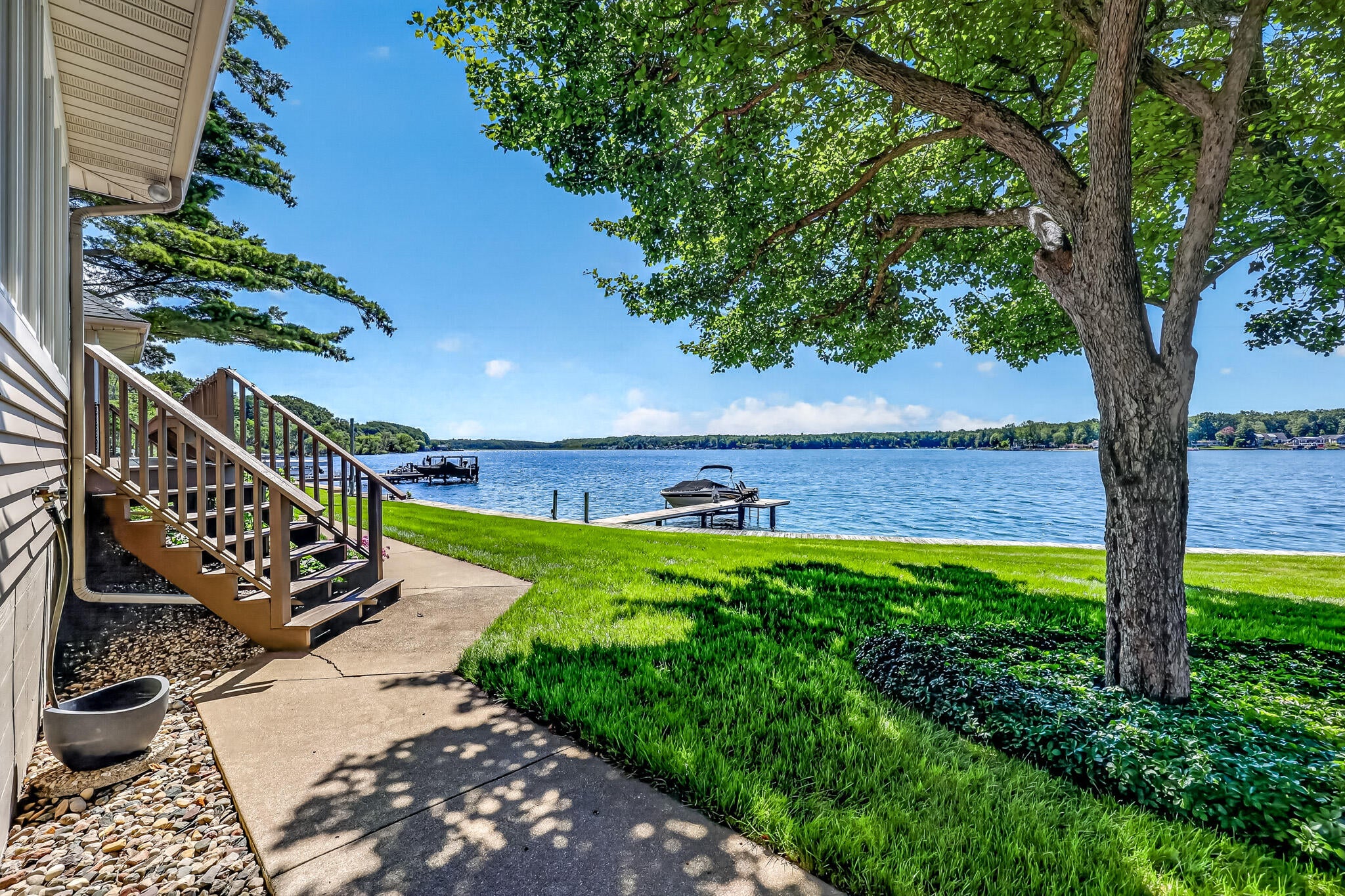 817 E Lake Road
