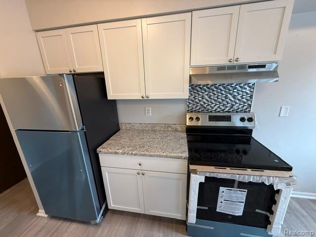 208 W Lansing Road 8