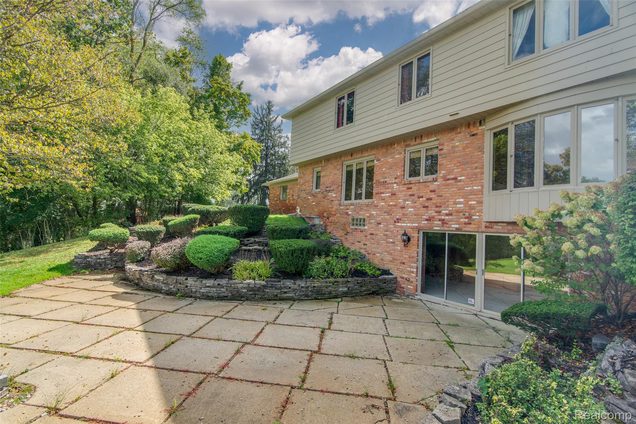 29020 Wellington Street