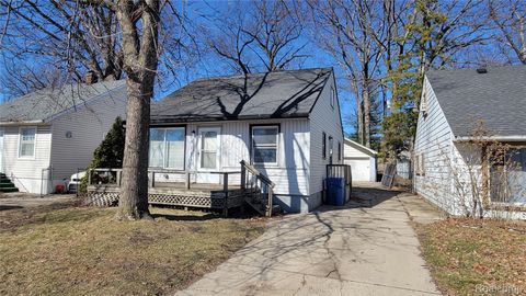 4251 Dolores Avenue Warren City MI 48091