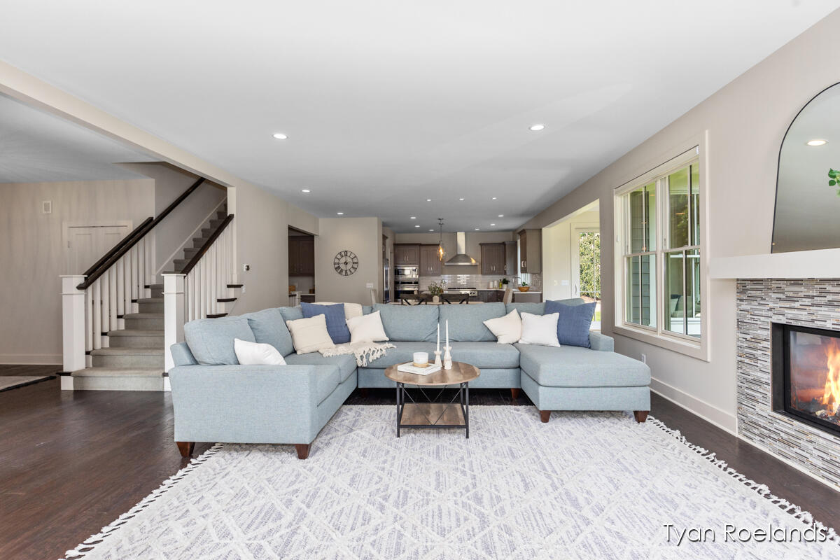 3757 Lake Birch Street NE