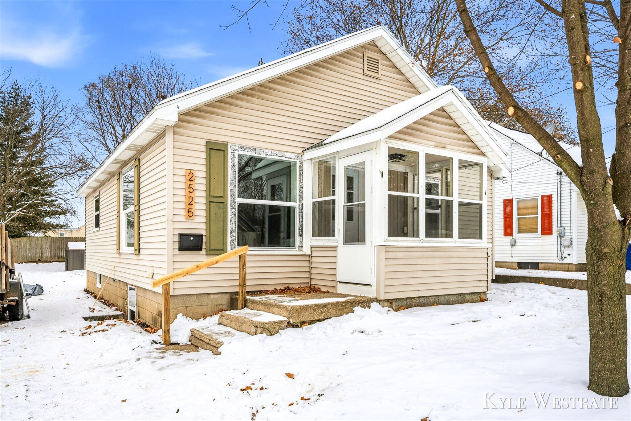 2525 Woodward Avenue SW