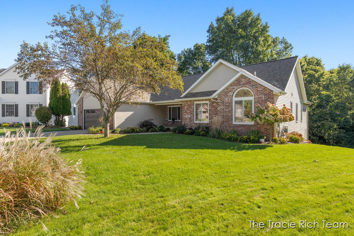 216 Glenview Court NE